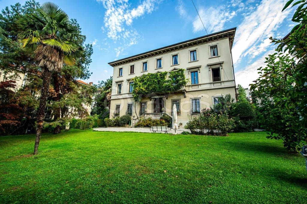 Appartamento in vendita a Bergamo via Giuseppe Garibaldi, 25