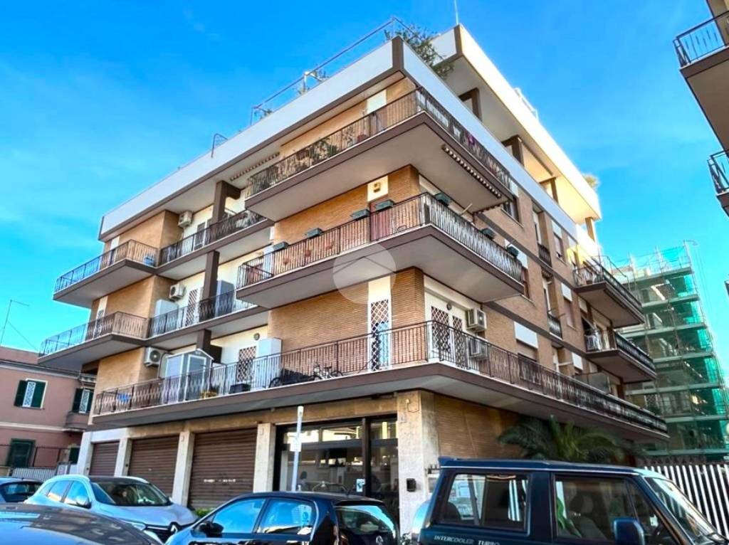 Appartamento in vendita a Roma via Luigi Alamanni, 4