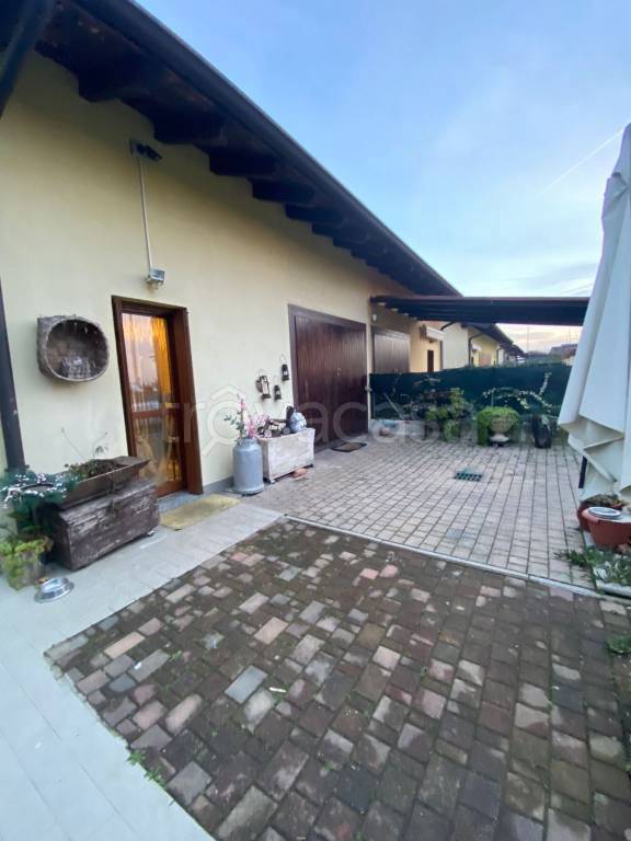 Villa a Schiera in in vendita da privato a Gadesco-Pieve Delmona via Paolo Ferrari