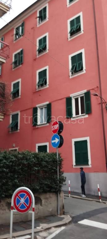Appartamento in vendita a Genova via Francesco Ravaschio