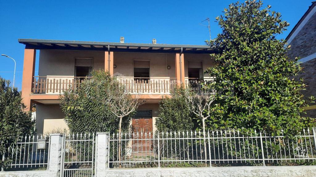 Villa in in vendita da privato ad Acquanegra sul Chiese strada Campagnola, 7