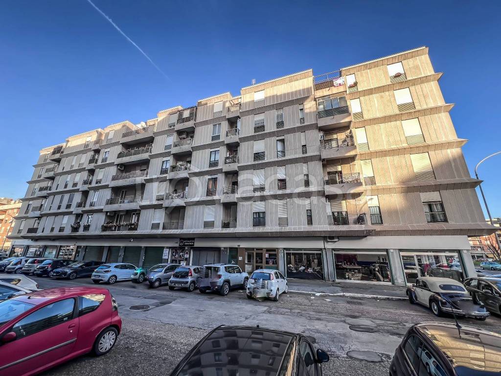 Appartamento in vendita a Roma via Antonio Zotti