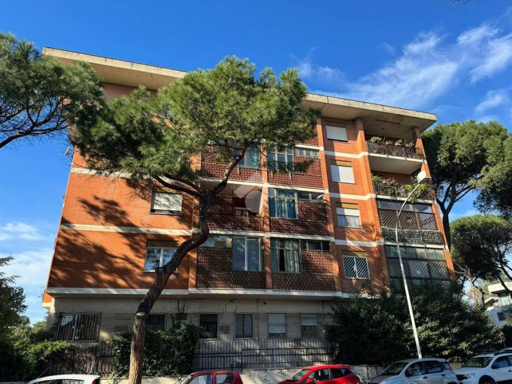 Appartamento in vendita a Roma via Giovanni Gastaldi, 85