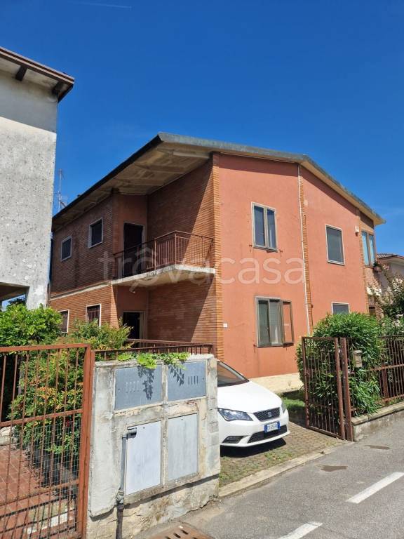 Villa Bifamiliare in vendita a Cella Dati via Claudio Monteverdi