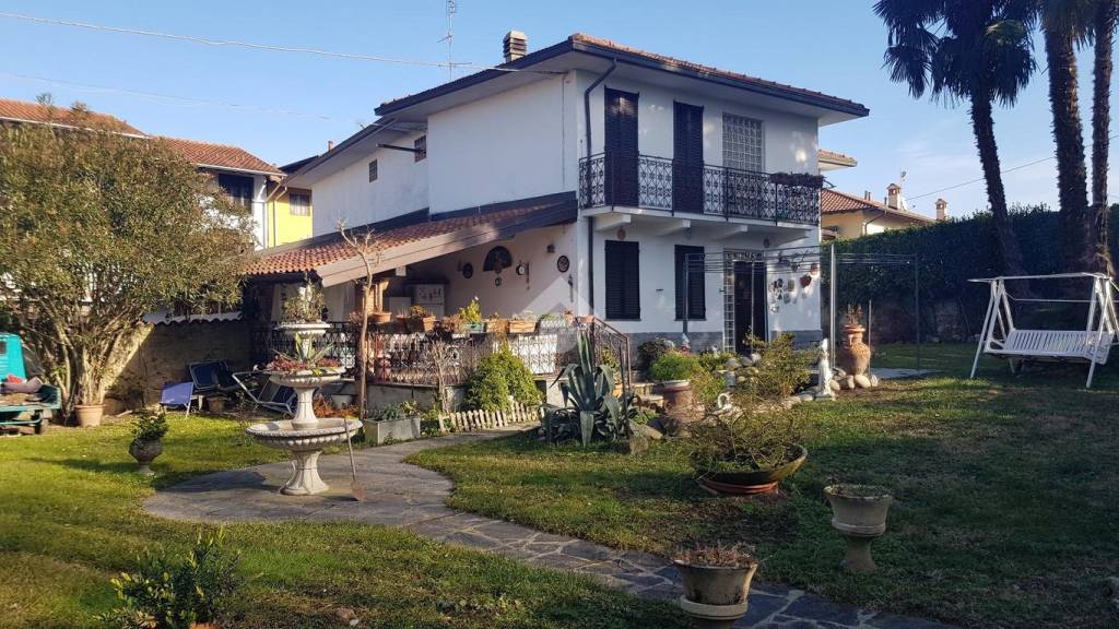 Casa Indipendente in vendita a Pombia via roma, 6