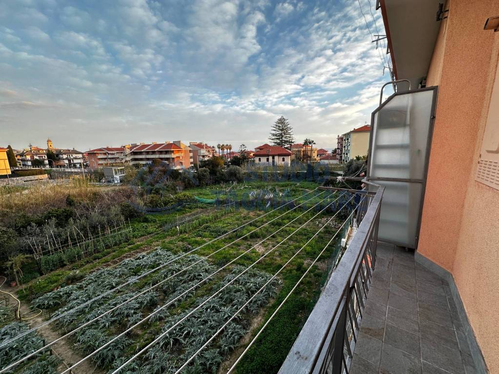 Appartamento in vendita a Riva Ligure via Caravello