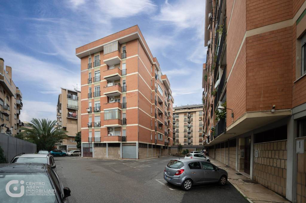 Appartamento in vendita a Roma via Pieve Fosciana, 93