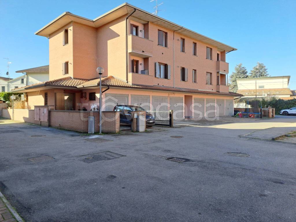 Appartamento in vendita a Ravarino via Maestra