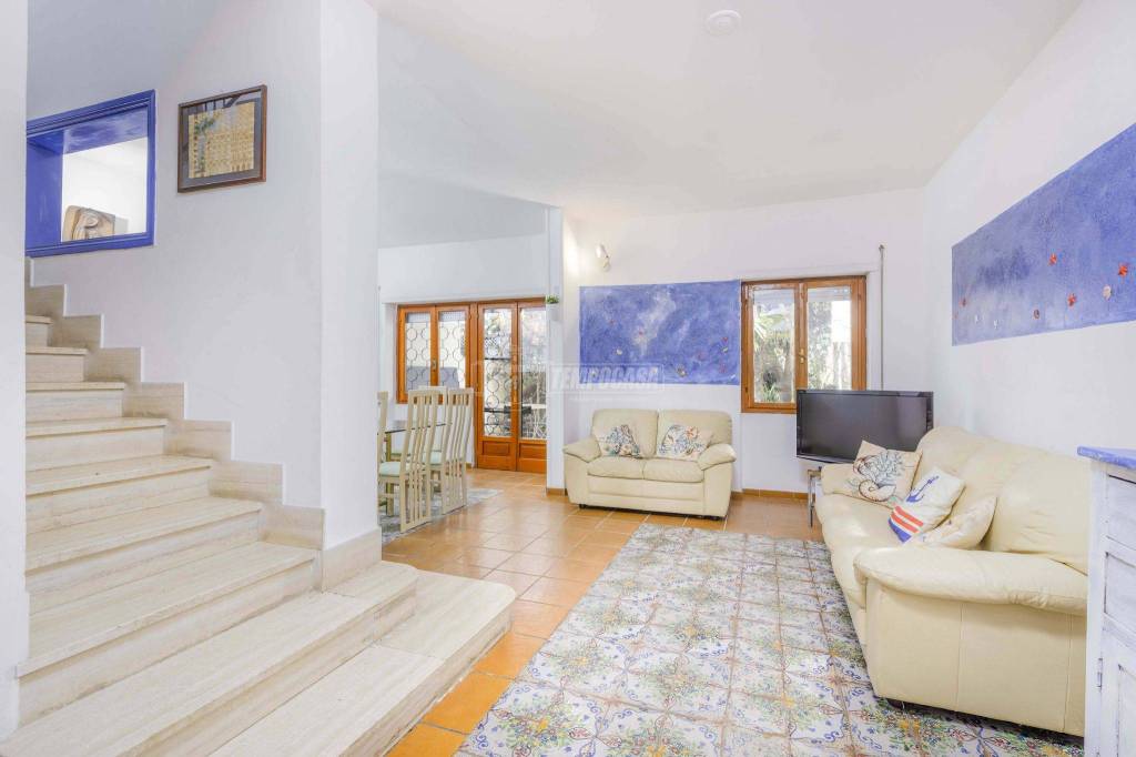 Villa a Schiera in vendita a Fiumicino via Oneglia