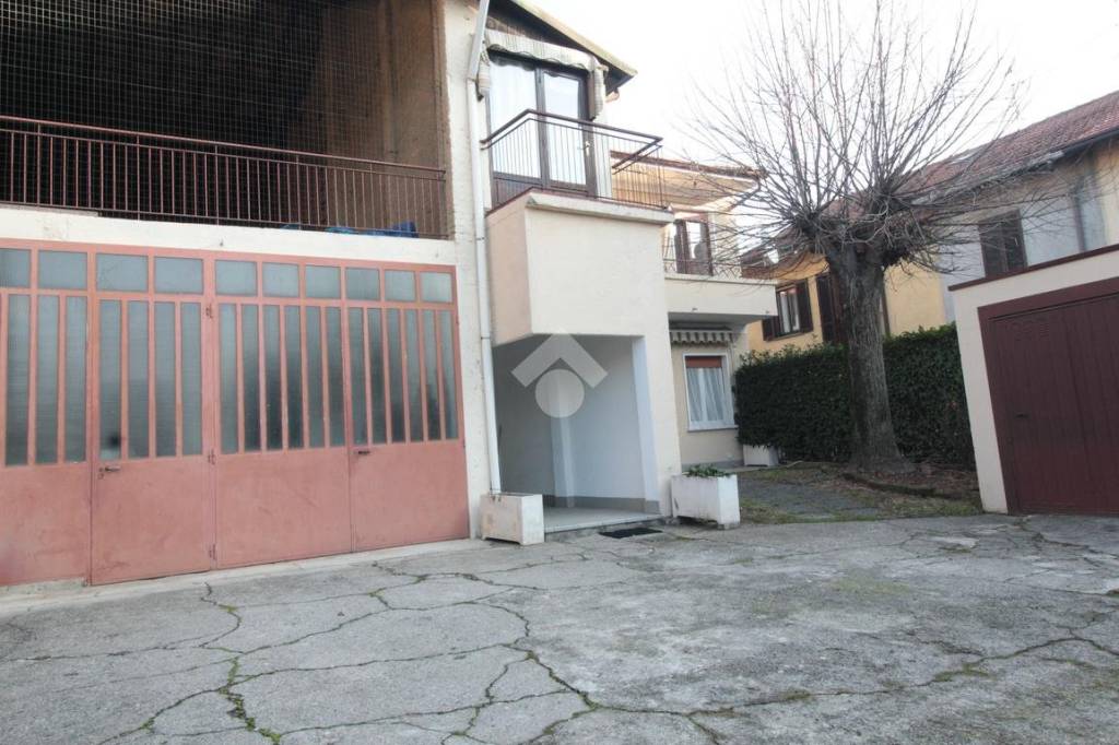 Casa Indipendente in vendita a Bellusco via Alessandro Manzoni, 38