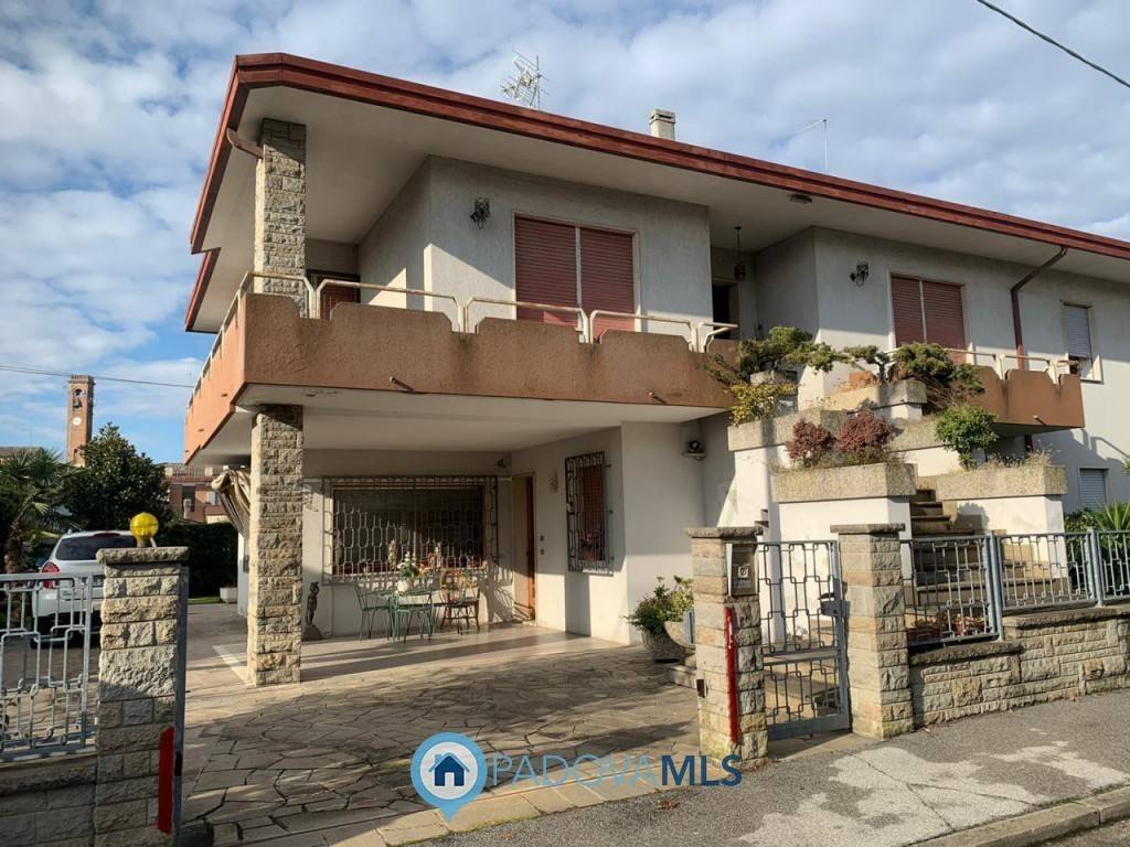 Villa a Schiera in vendita ad Albignasego via Rovigo