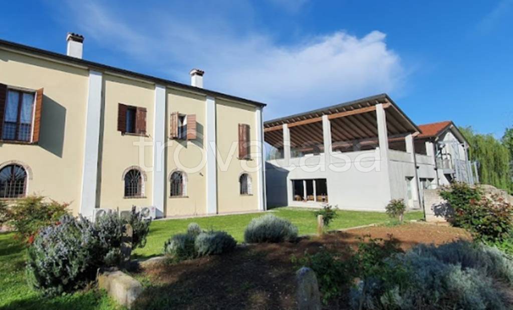 Villa all'asta a Castellucchio via Dottor Carrobbio, 10