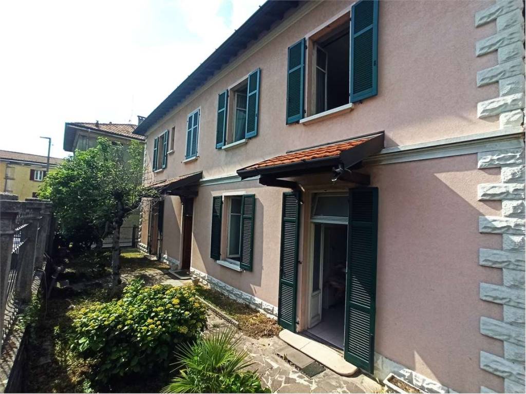 Villa in vendita a Fino Mornasco piazza Odescalchi