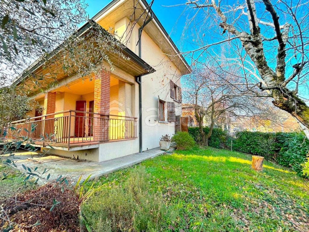 Villa Bifamiliare in vendita a Montechiarugolo viale Giuseppe Di Vittorio, 30