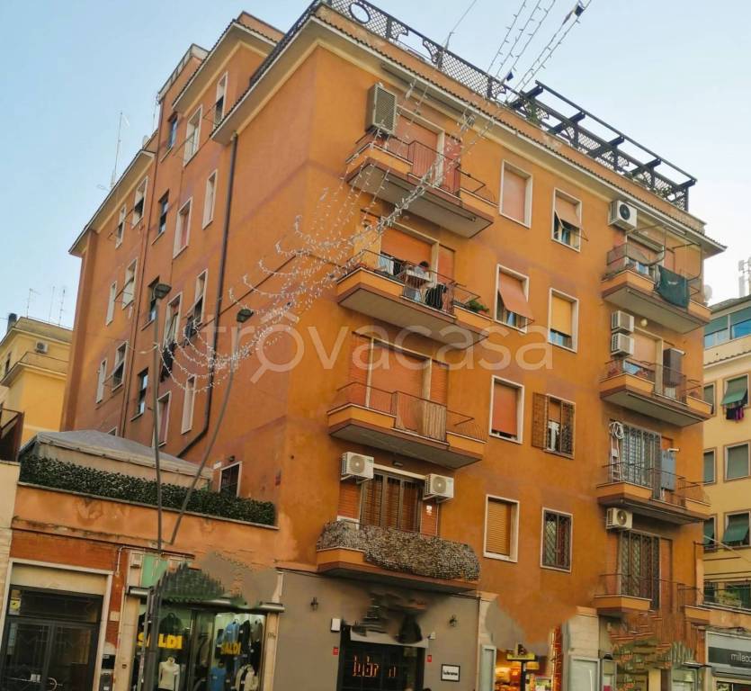 Appartamento in vendita a Roma via dei Castani, 70
