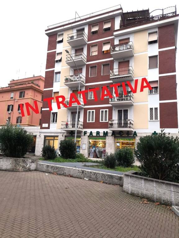 Appartamento in vendita a Roma via Tommaso Fortifiocca
