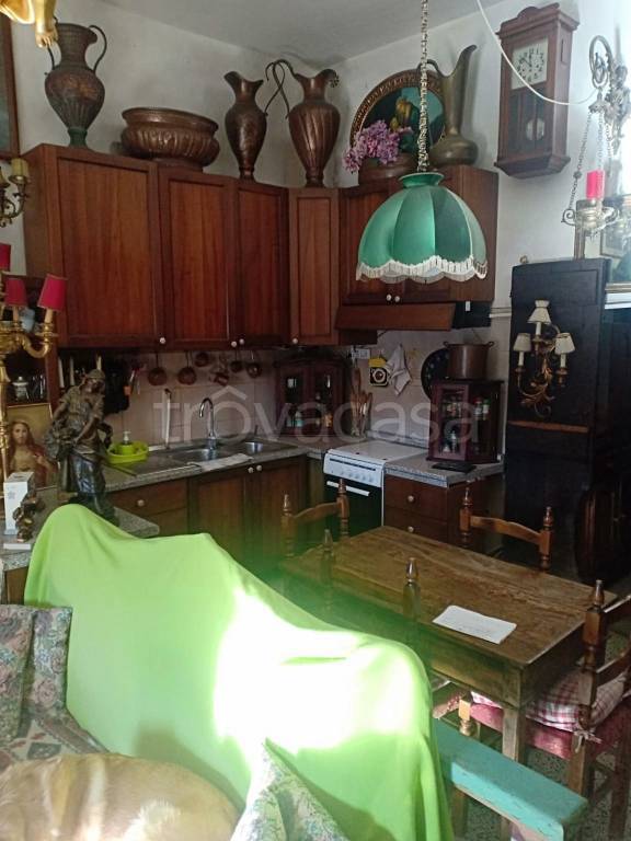 Appartamento in vendita a Caprarola via Corsica, 25