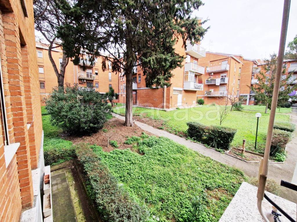 Appartamento in vendita a Pomezia via Varrone, 32