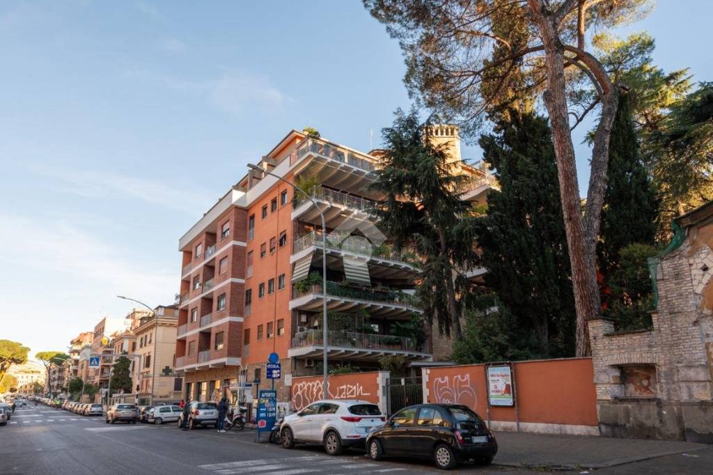 Appartamento in vendita a Roma circonvallazione appia, 97