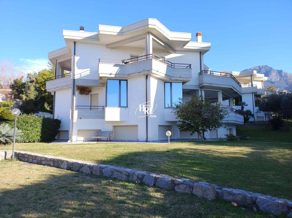 Villa in vendita a Belvedere Marittimo via Corrado Alvaro, 75