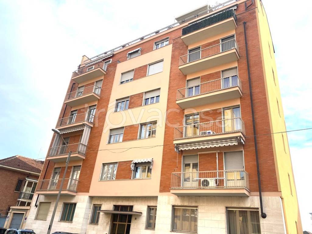 Appartamento in vendita a Torino via Lesegno , 51