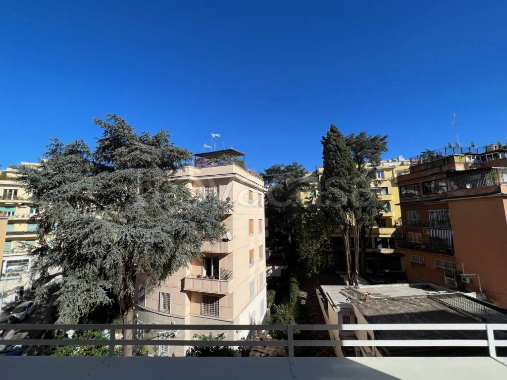 Appartamento in affitto a Roma via Alberto Caroncini