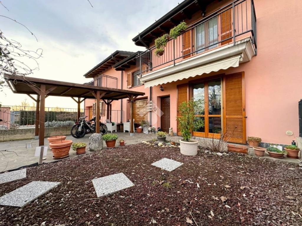 Villa a Schiera in vendita a Palazzo Pignano via Dante, 5