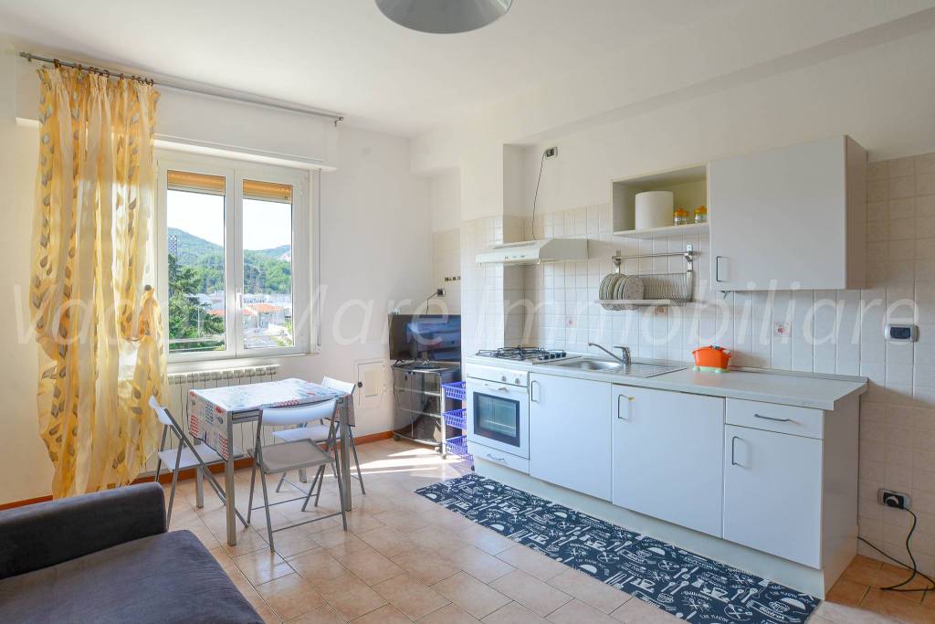 Appartamento in vendita a Vado Ligure via Cesare Battisti, 3