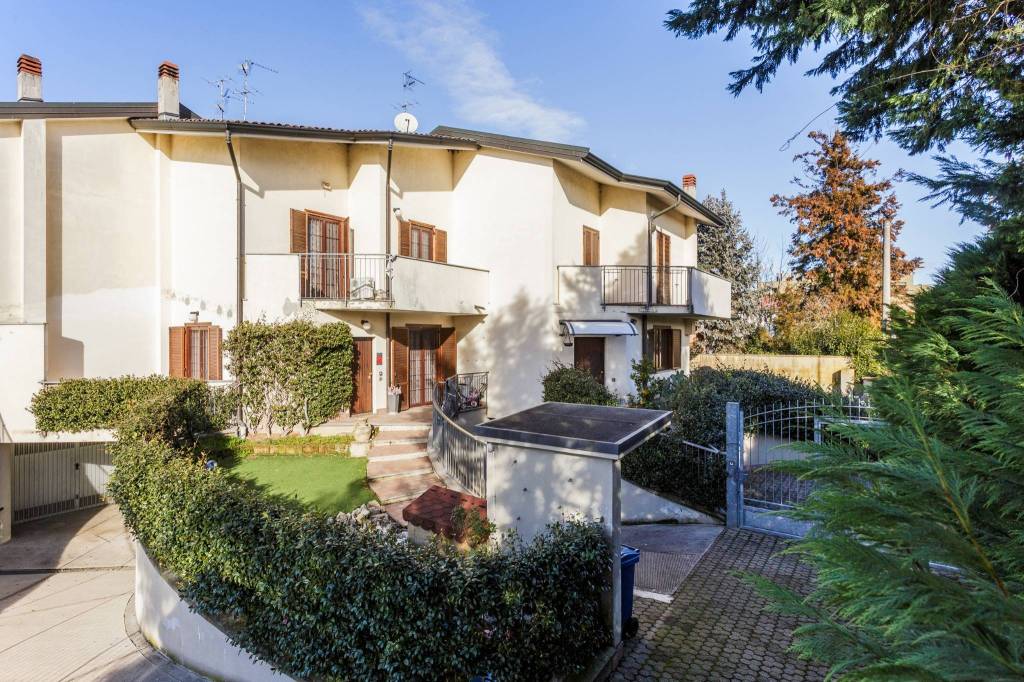 Villa a Schiera in vendita a Rho via Padova