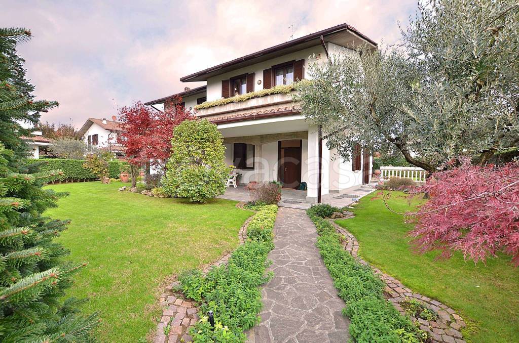 Villa Bifamiliare in vendita a Burago di Molgora via Fratelli Rosselli, 15