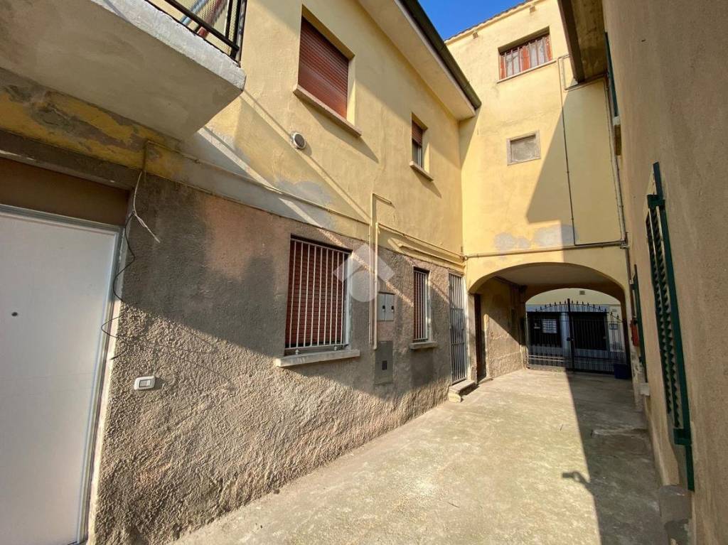 Appartamento in vendita a Casirate d'Adda via Umberto I, 16