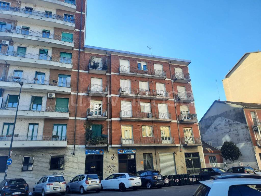 Appartamento in vendita a Torino via Duino, 190