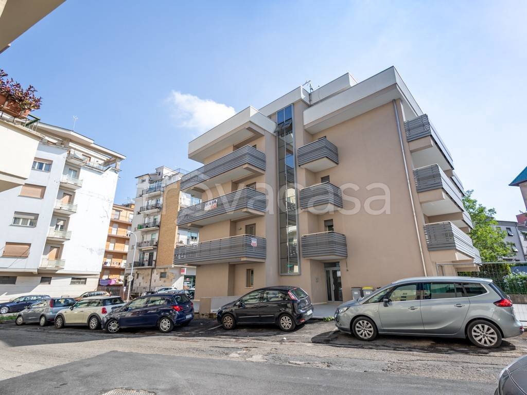 Appartamento in vendita a Viterbo via Pasubio, 10