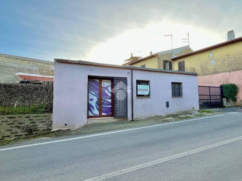Garage in vendita a Canale Monterano piazza sant'egidio