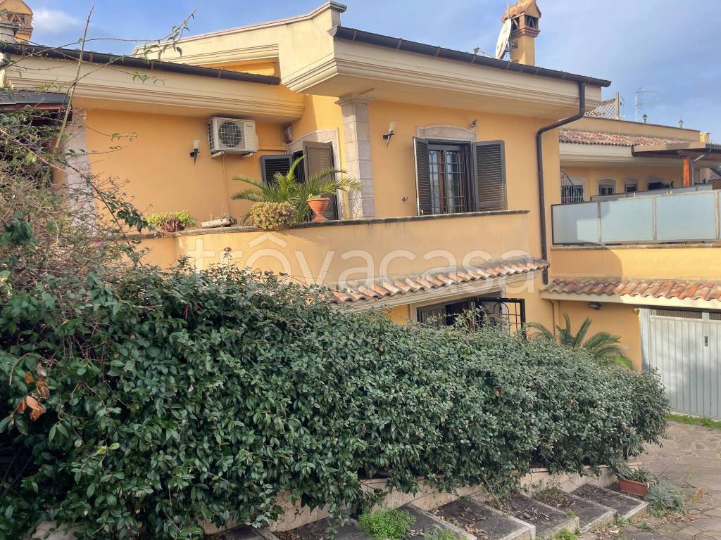 Villa Bifamiliare in vendita a Guidonia Montecelio via Marano Equo