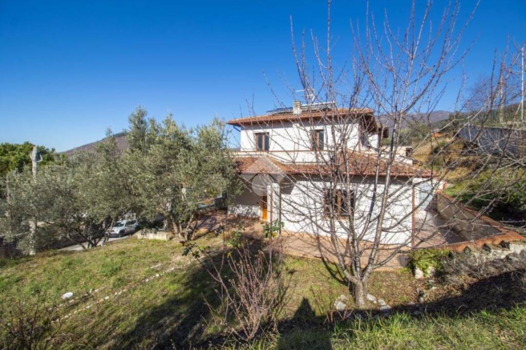 Villa Bifamiliare in vendita a Cittaducale via Monviso, 23