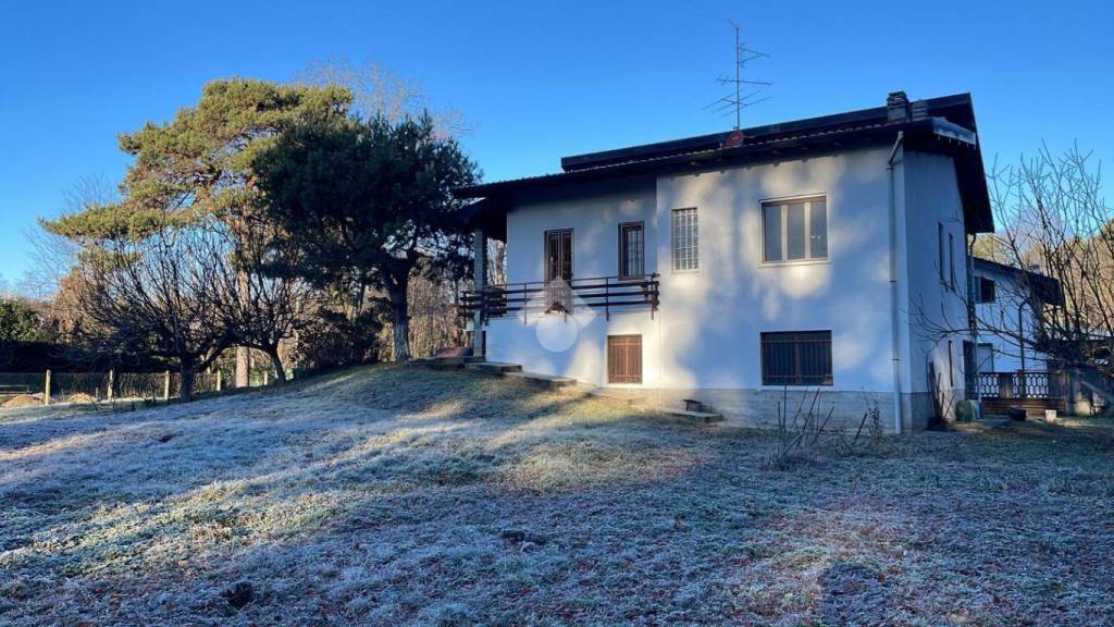 Villa in vendita a Cardano al Campo via verona, 14