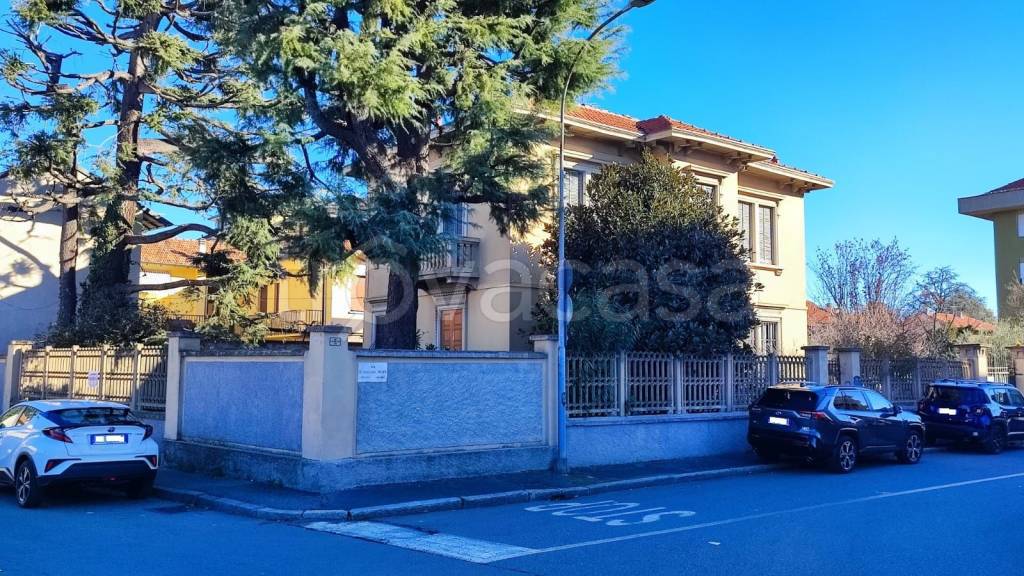 Villa in vendita a Parabiago via Antonio Mari