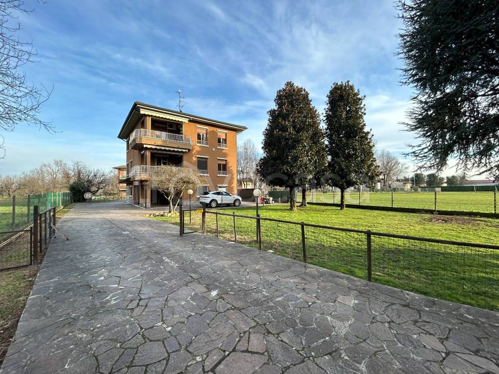 Casa Indipendente in vendita a Zeccone via Vigentina