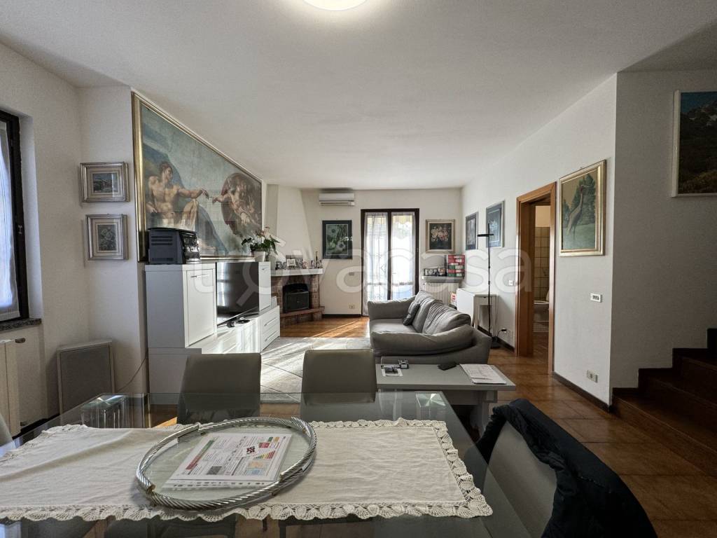 Villa Bifamiliare in vendita a Brugherio viale Lombardia, 365
