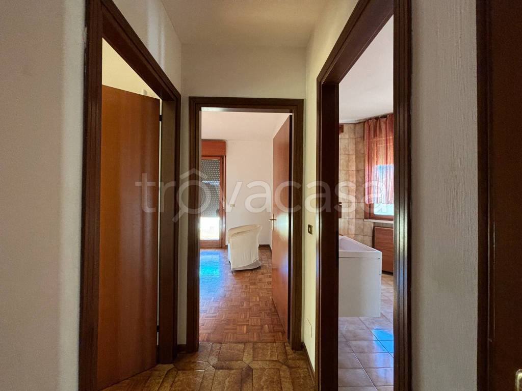 Appartamento in vendita a Caerano di San Marco via Giuseppe Corazzin