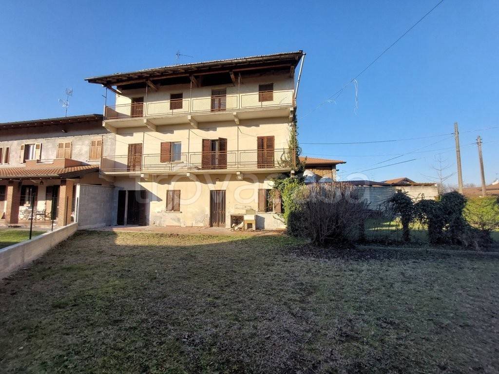 Casa Indipendente in vendita a Fontaneto d'Agogna via Giuseppe Mazzini