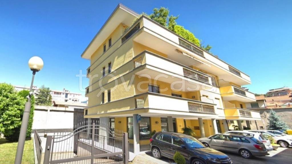 Appartamento in vendita a Borgosesia via Luigi Gilodi