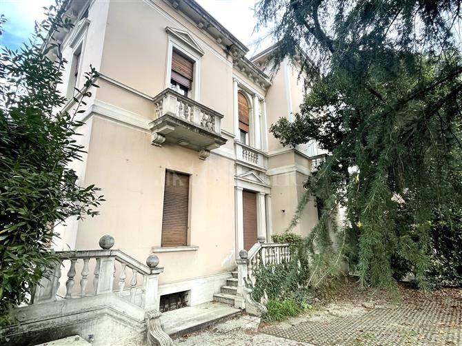 Appartamento in vendita a Brescia viale Rebuffone, 3