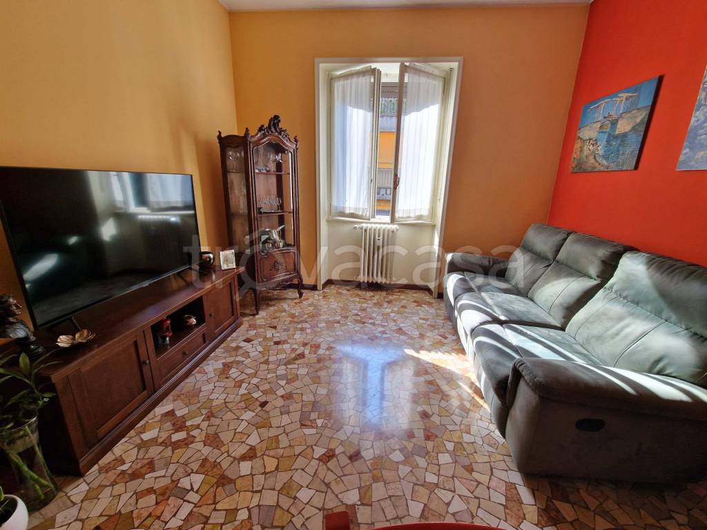 Appartamento in vendita a Milano via Presolana