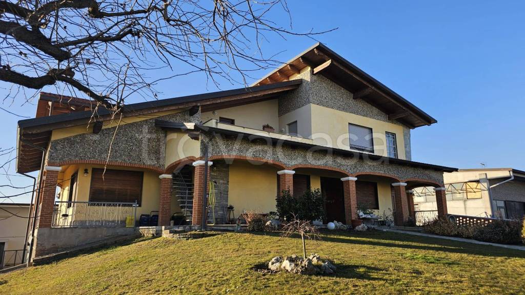 Villa Bifamiliare in vendita a Bosconero strada Nazionale, 55