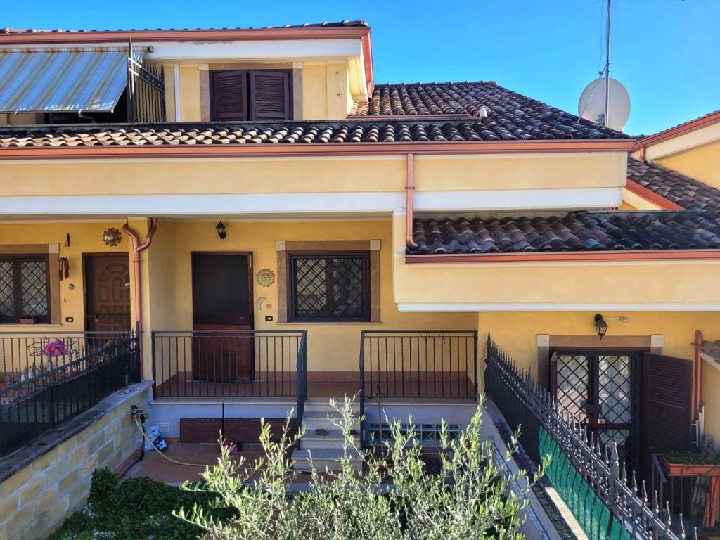 Villa a Schiera in vendita a Guidonia Montecelio via Appiano