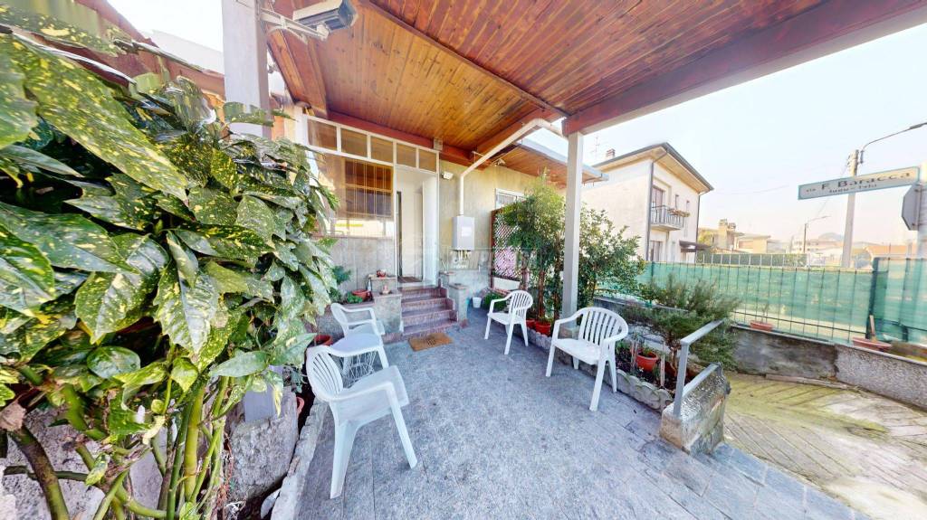 Villa in vendita a Cesano Maderno via g. Mariani