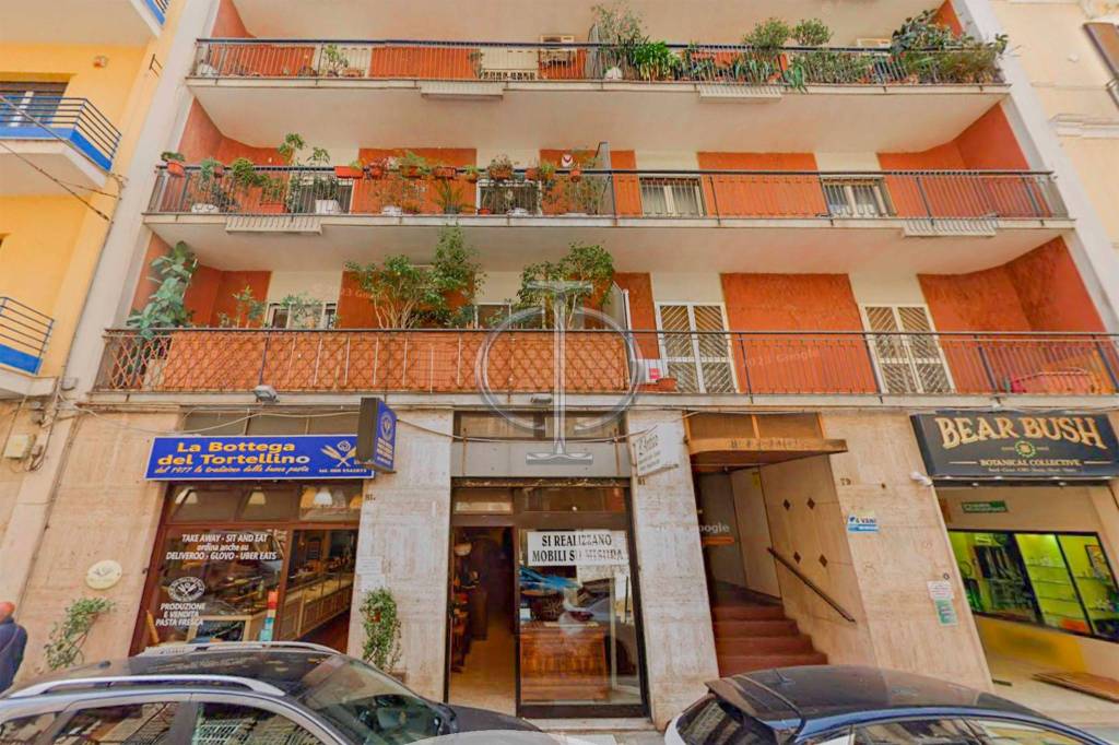Negozio in affitto a Bari via Cardassi, 81