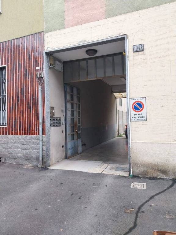 Garage in vendita a Milano via Rismondo, 106